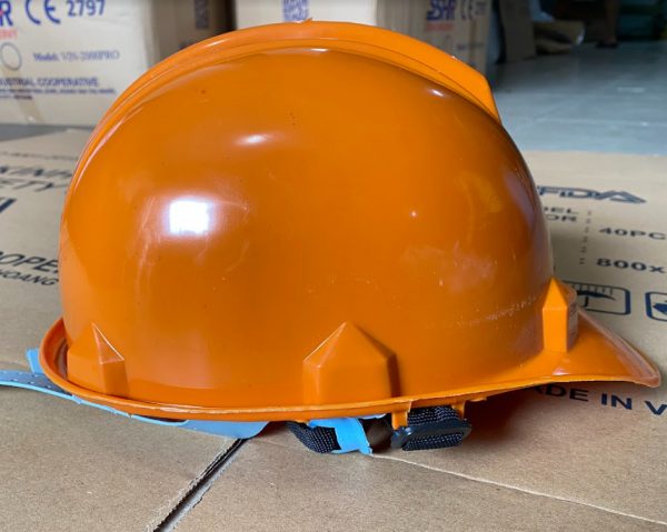 Mũ nhựa giá rẻ cho công nhân tại Hà Nội