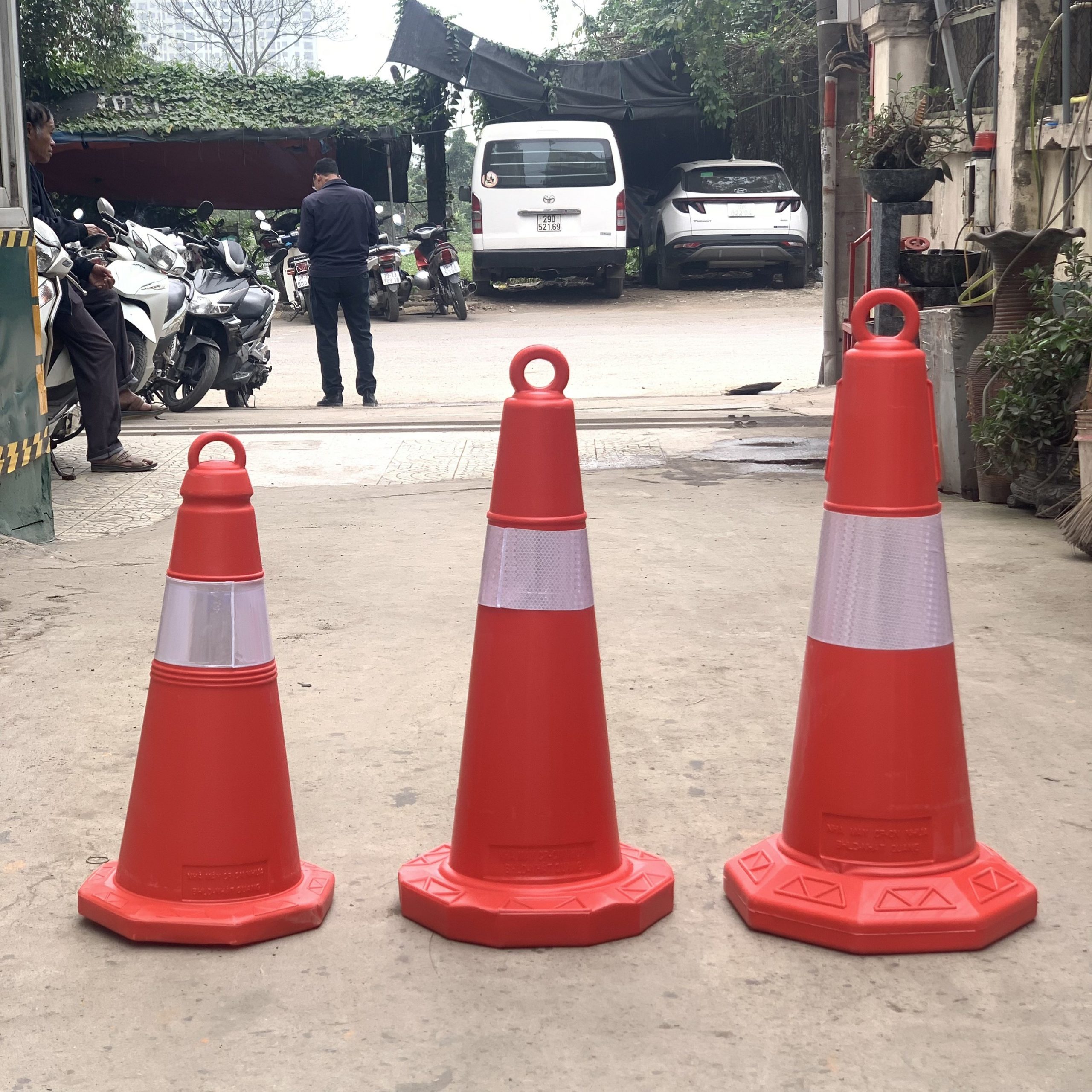 cọc tiêu giao thông có sẵn, giá rẻ tại Hà Nội